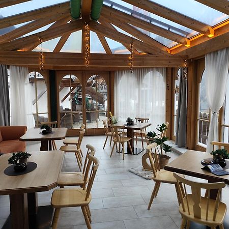 イェルツェンス Pitztal Livingアパートホテル エクステリア 写真