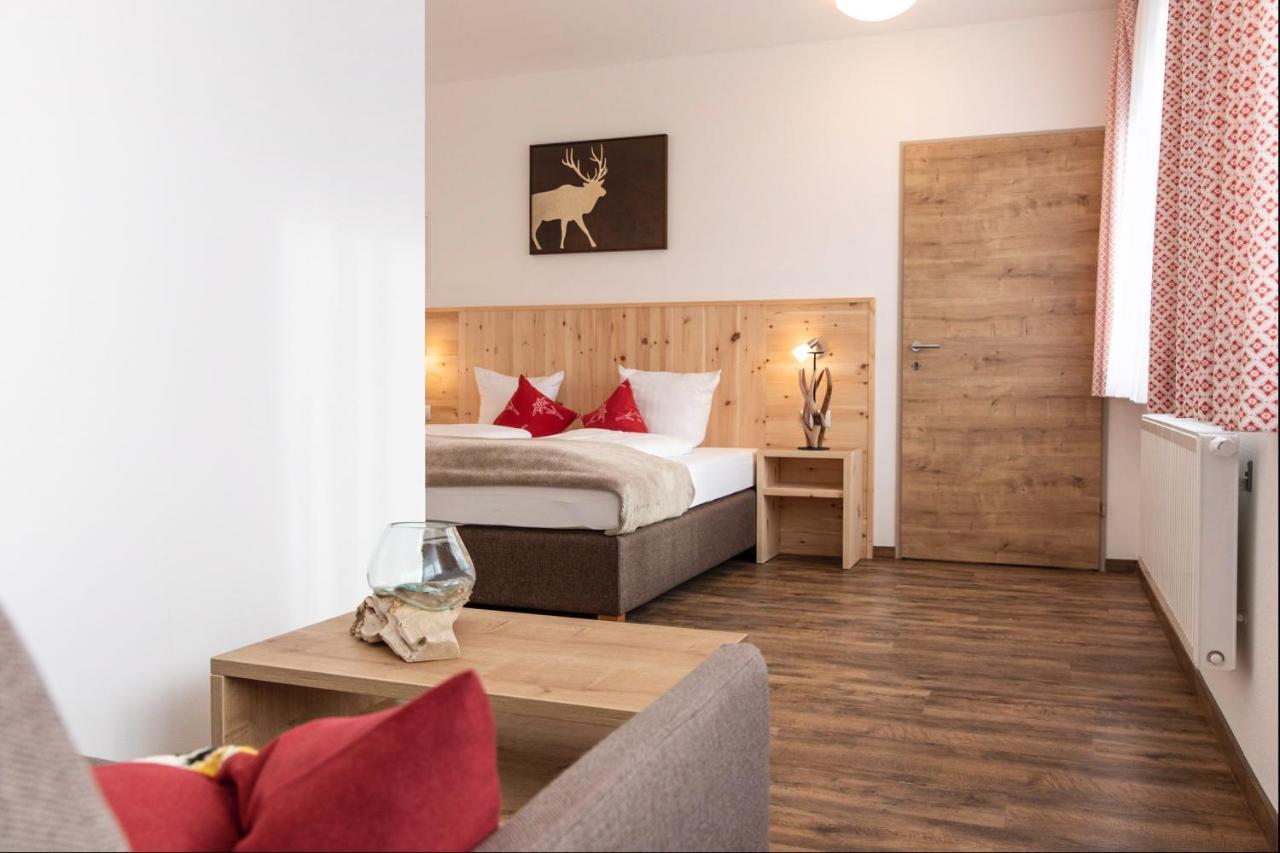 イェルツェンス Pitztal Livingアパートホテル エクステリア 写真