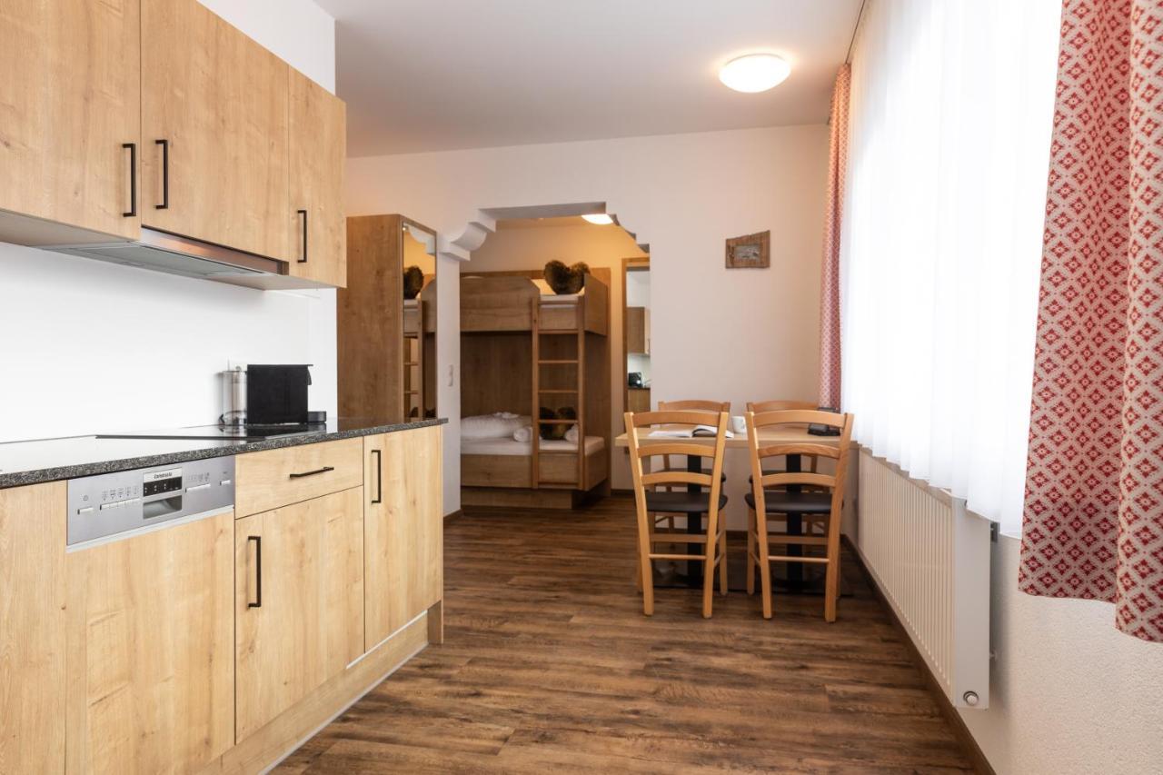 イェルツェンス Pitztal Livingアパートホテル エクステリア 写真