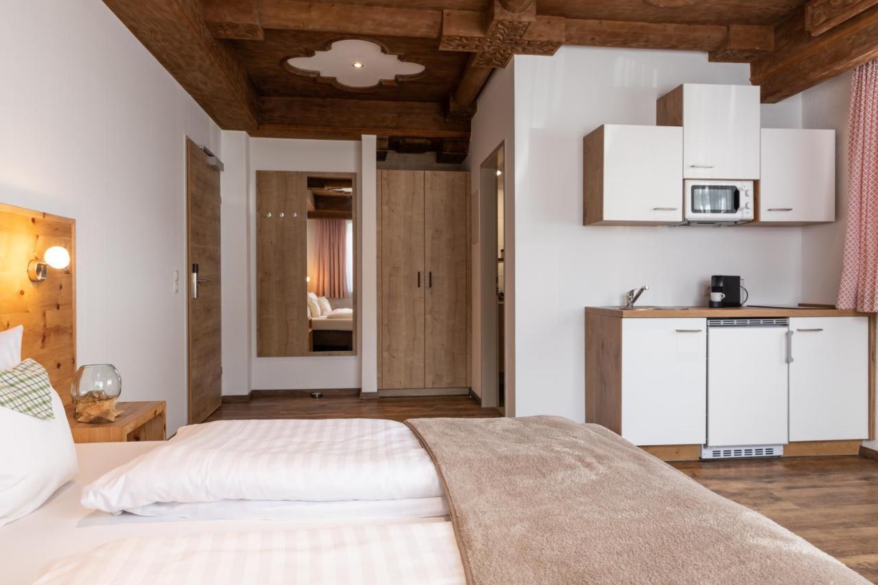 イェルツェンス Pitztal Livingアパートホテル エクステリア 写真