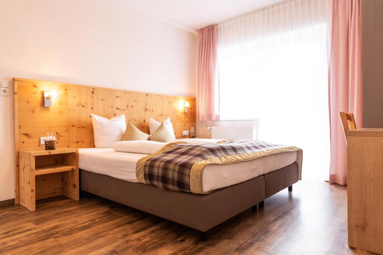 イェルツェンス Pitztal Livingアパートホテル エクステリア 写真