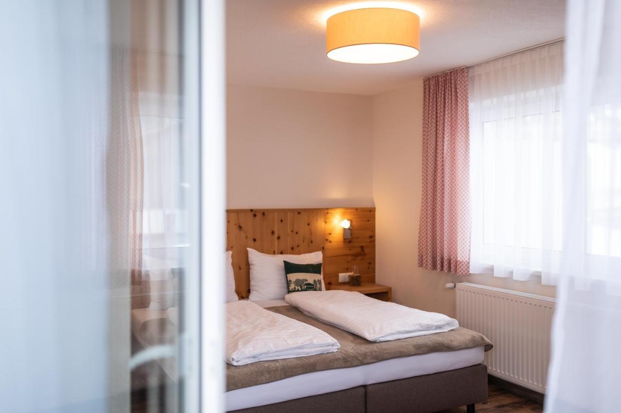 イェルツェンス Pitztal Livingアパートホテル エクステリア 写真
