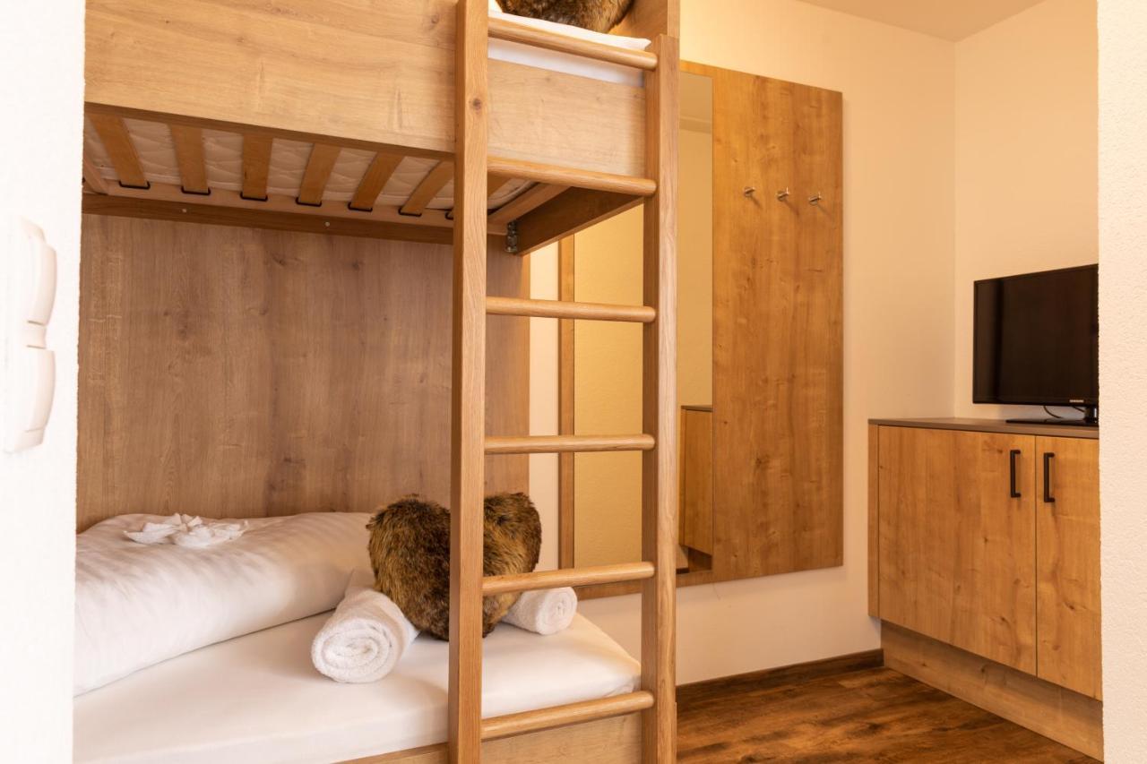 イェルツェンス Pitztal Livingアパートホテル エクステリア 写真