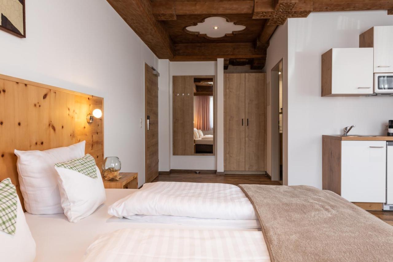 イェルツェンス Pitztal Livingアパートホテル エクステリア 写真