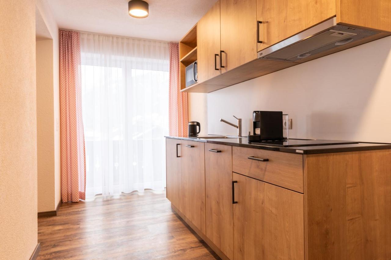 イェルツェンス Pitztal Livingアパートホテル エクステリア 写真