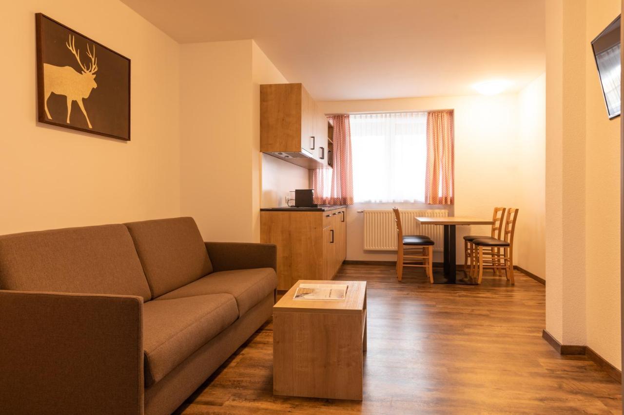 イェルツェンス Pitztal Livingアパートホテル エクステリア 写真