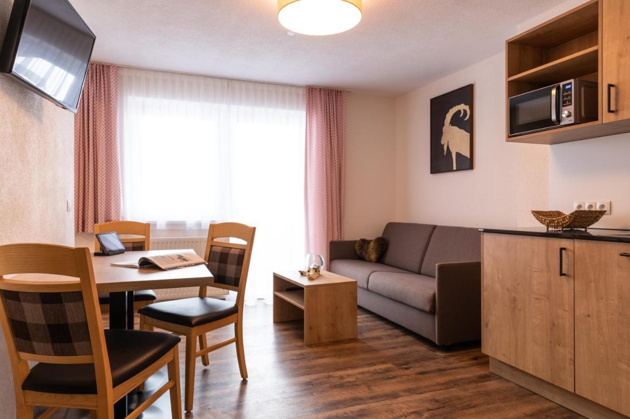 イェルツェンス Pitztal Livingアパートホテル エクステリア 写真