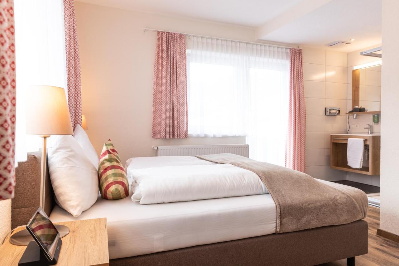 イェルツェンス Pitztal Livingアパートホテル エクステリア 写真