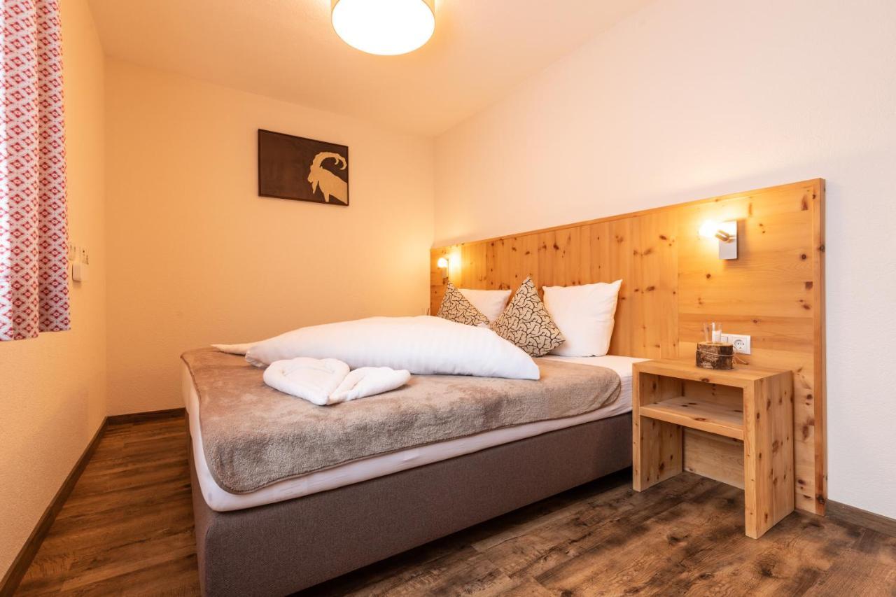イェルツェンス Pitztal Livingアパートホテル エクステリア 写真