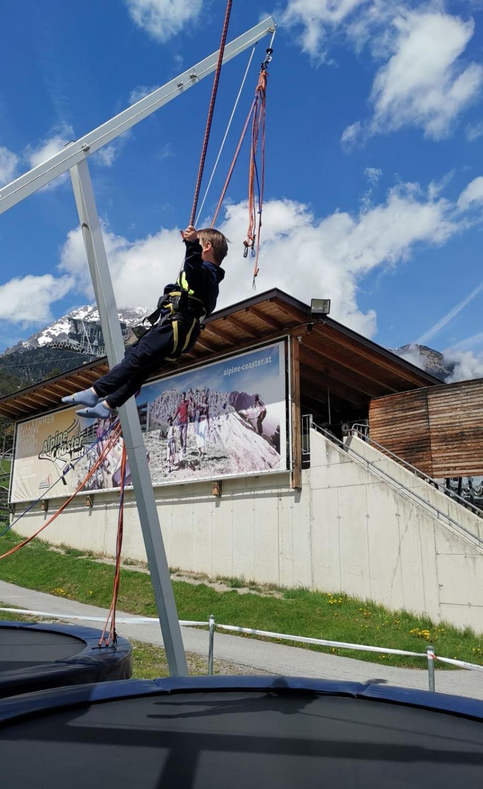 イェルツェンス Pitztal Livingアパートホテル エクステリア 写真
