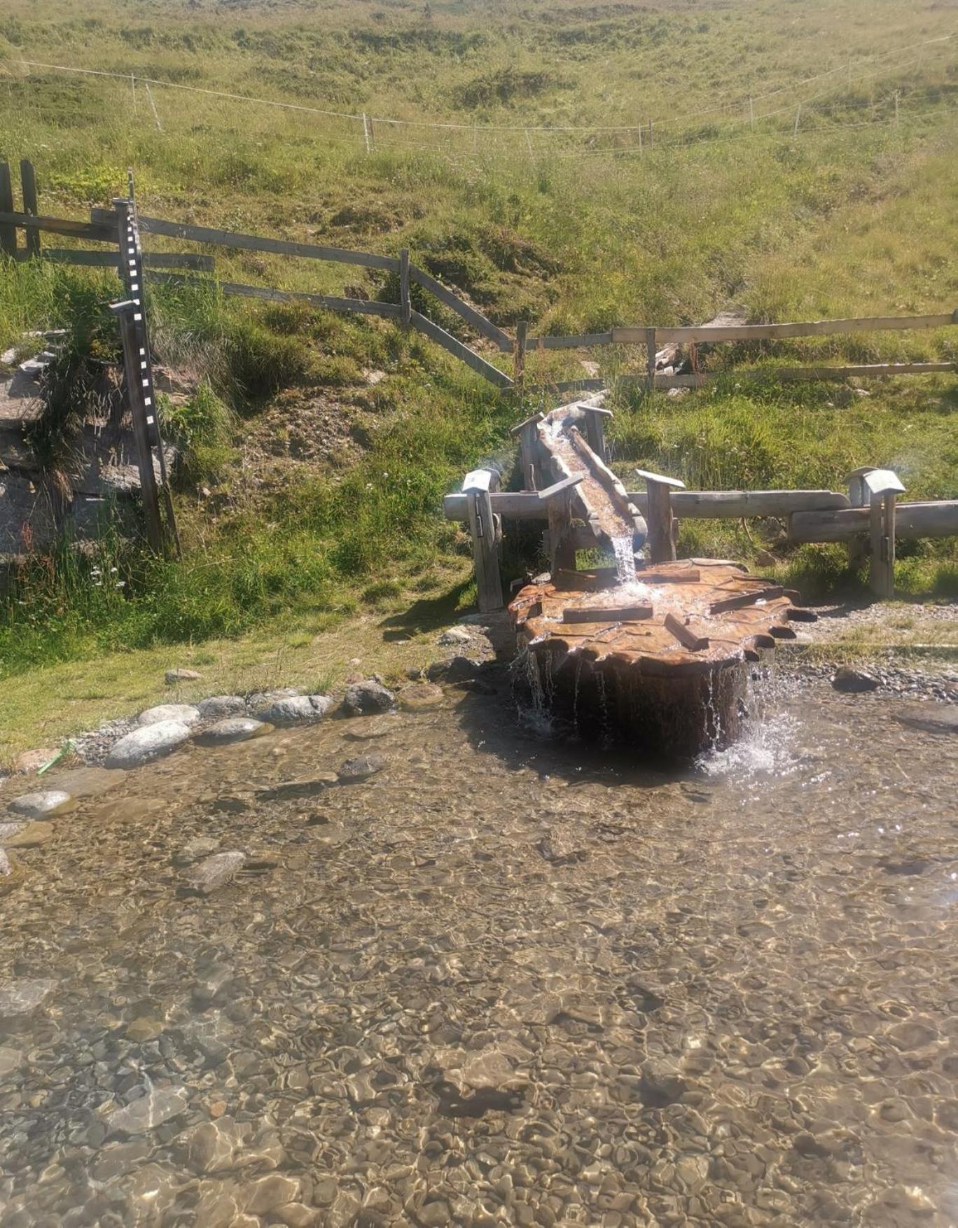 イェルツェンス Pitztal Livingアパートホテル エクステリア 写真