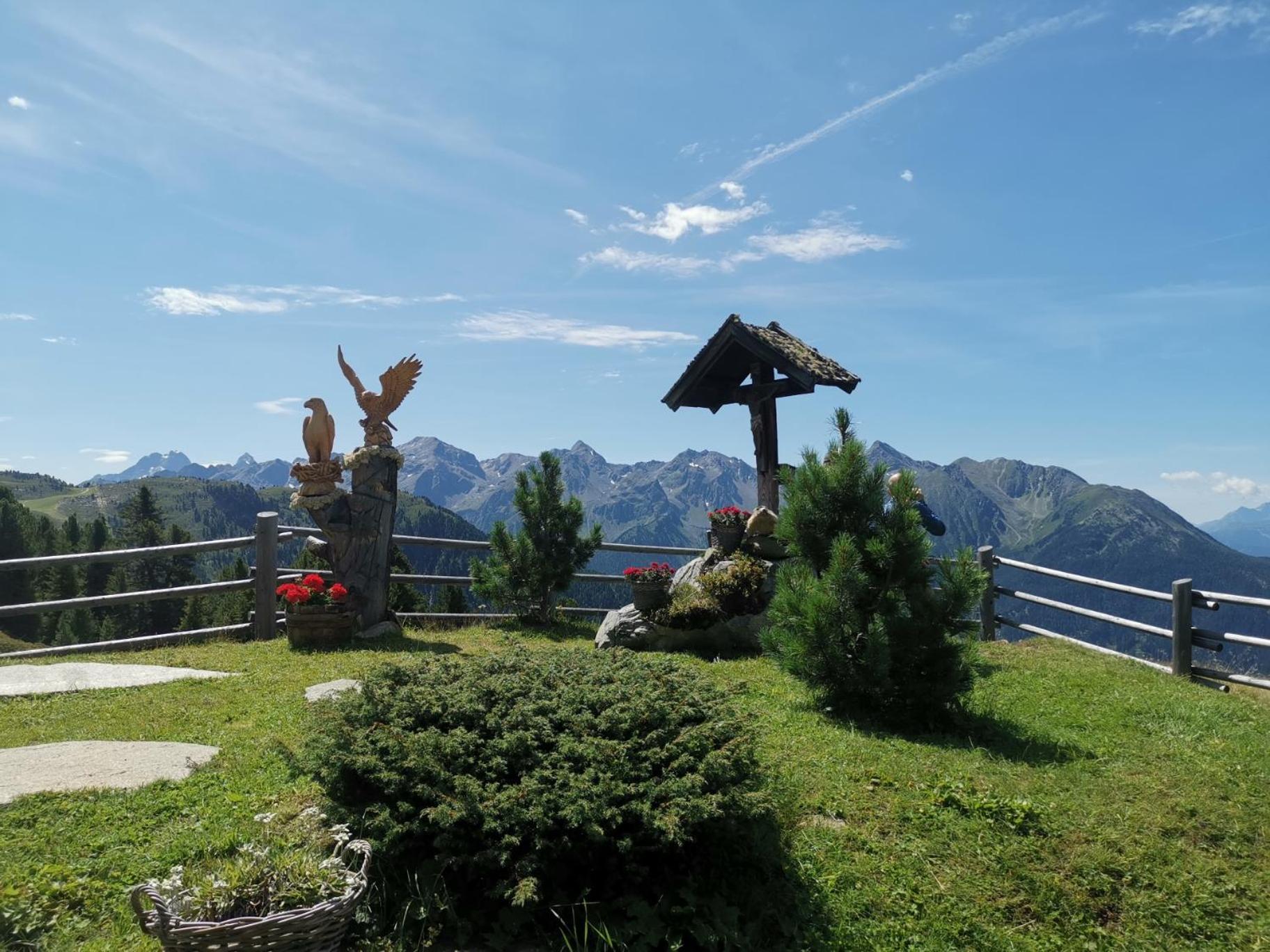 イェルツェンス Pitztal Livingアパートホテル エクステリア 写真