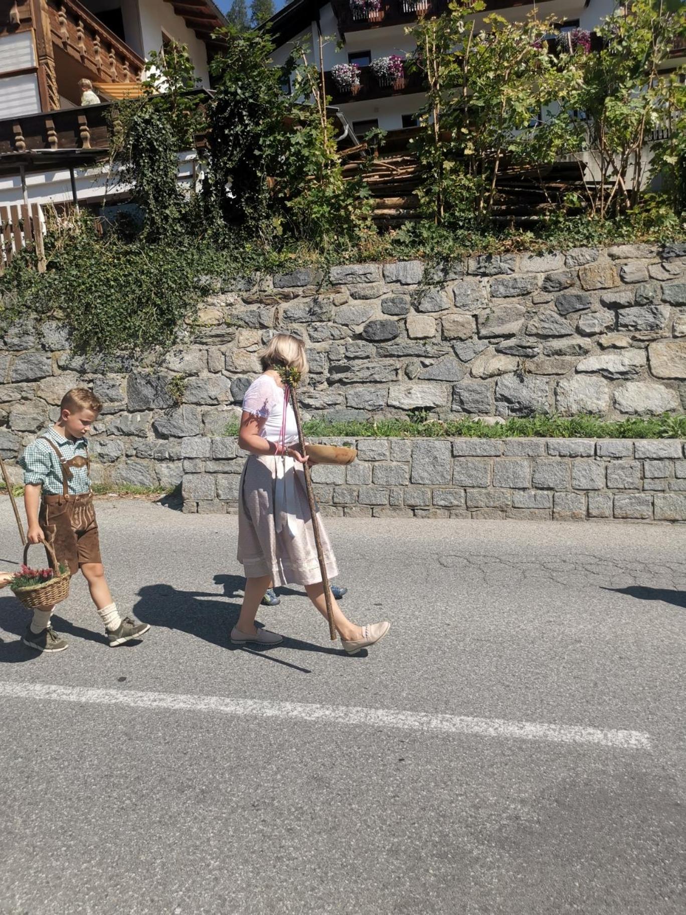 イェルツェンス Pitztal Livingアパートホテル エクステリア 写真