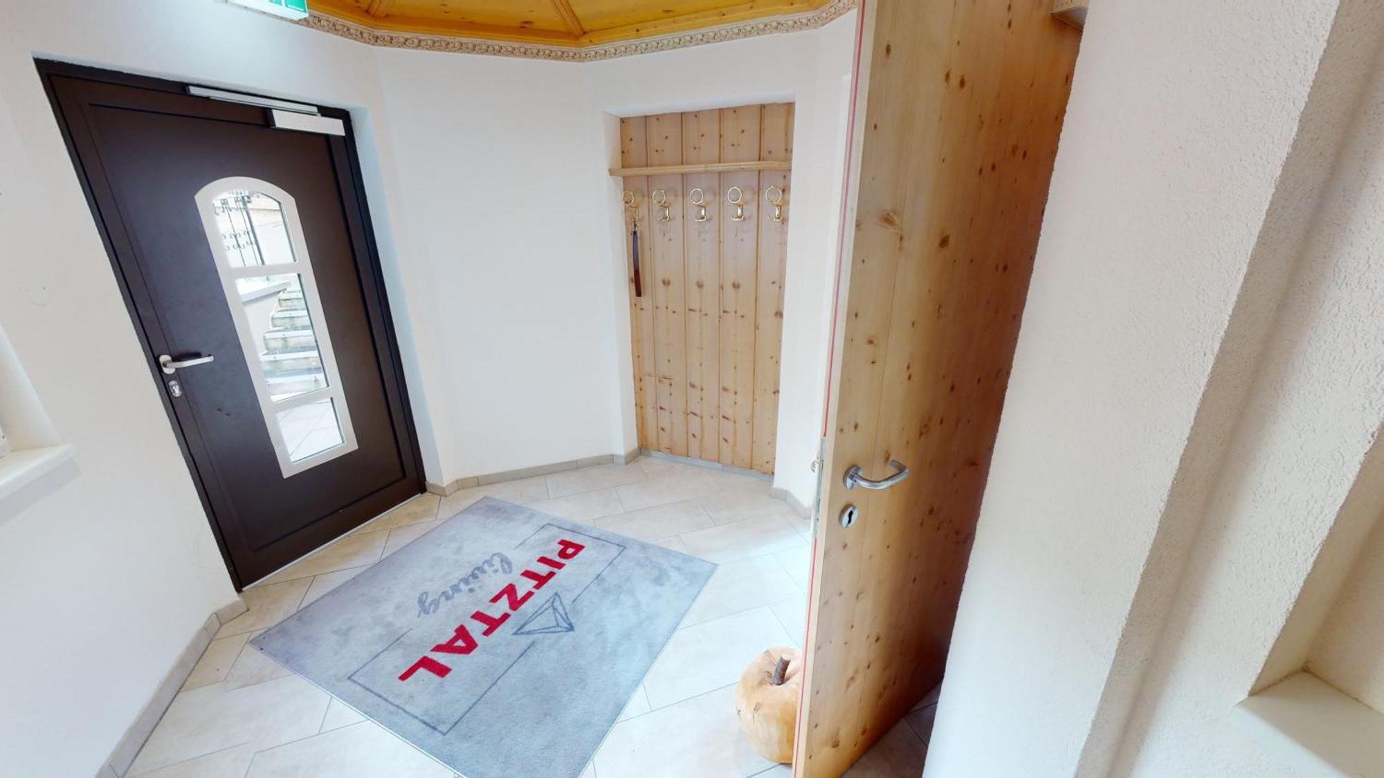 イェルツェンス Pitztal Livingアパートホテル エクステリア 写真