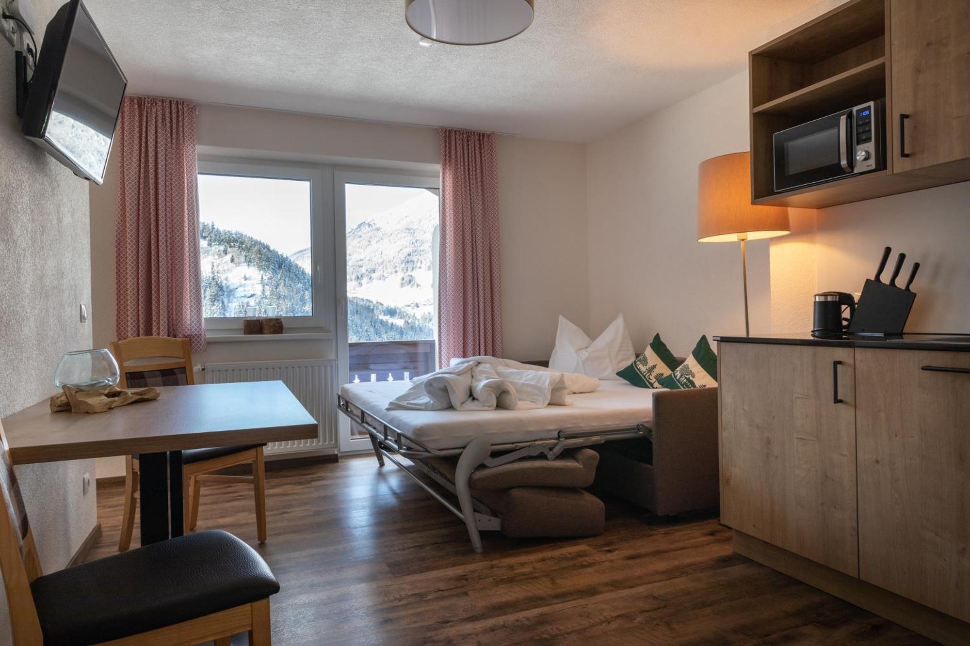 イェルツェンス Pitztal Livingアパートホテル エクステリア 写真