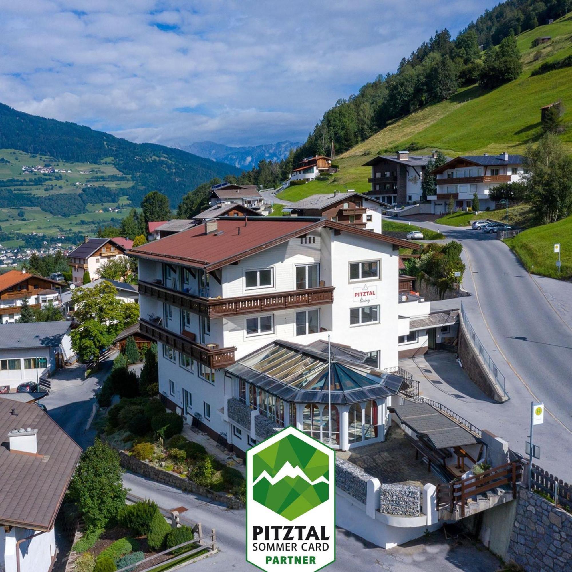 イェルツェンス Pitztal Livingアパートホテル エクステリア 写真
