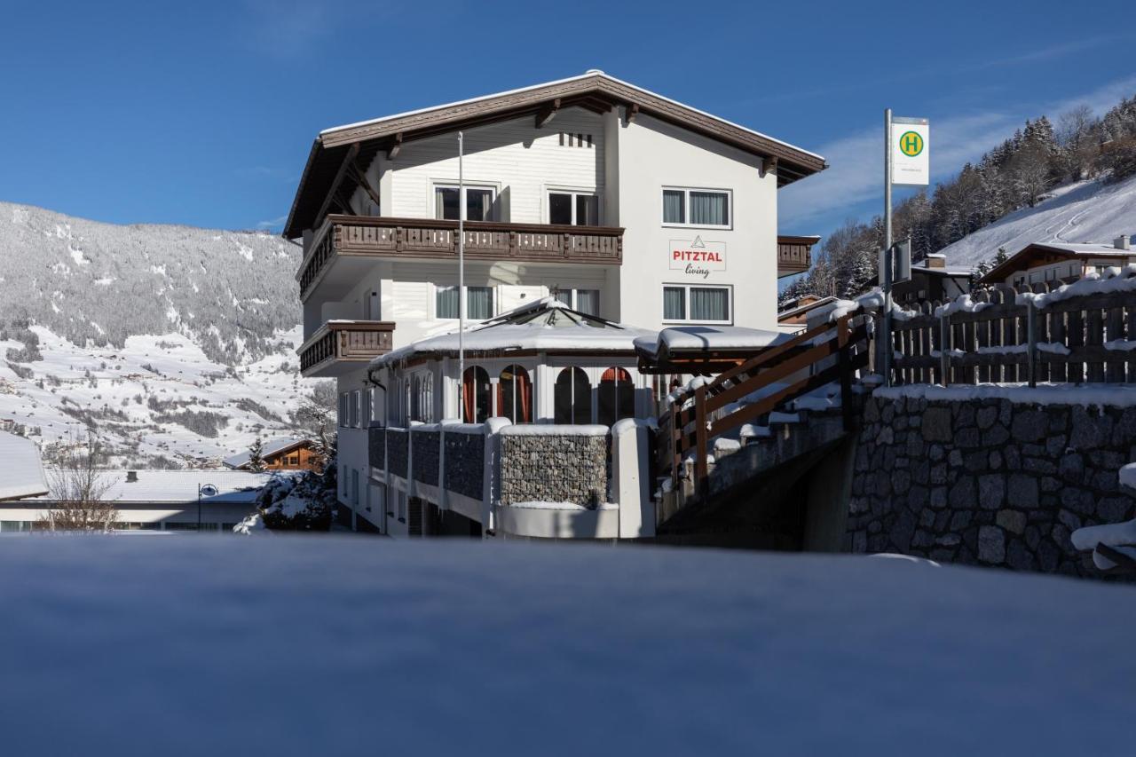 イェルツェンス Pitztal Livingアパートホテル エクステリア 写真
