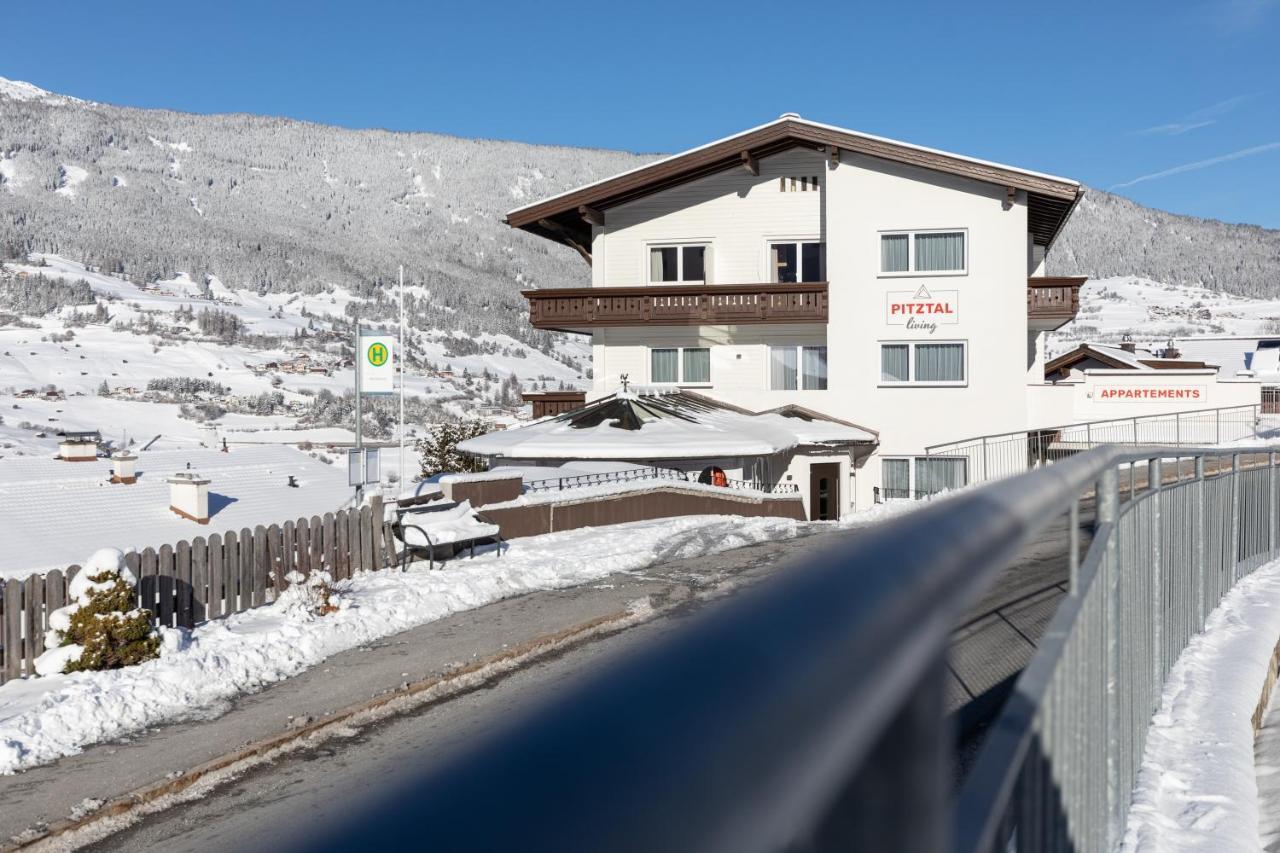 イェルツェンス Pitztal Livingアパートホテル エクステリア 写真
