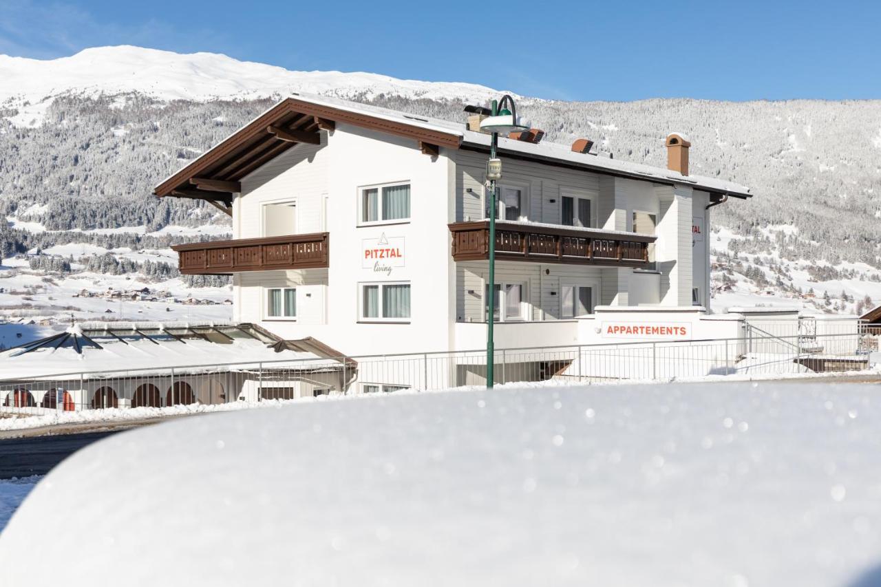 イェルツェンス Pitztal Livingアパートホテル エクステリア 写真